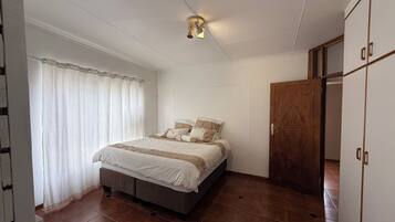 1 chambre, fer et planche à repasser, accès Internet