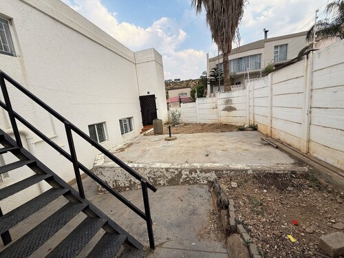 Charming 1-bedroom apartment in lovely Windhoek with AC, in the Kleine Kuppe