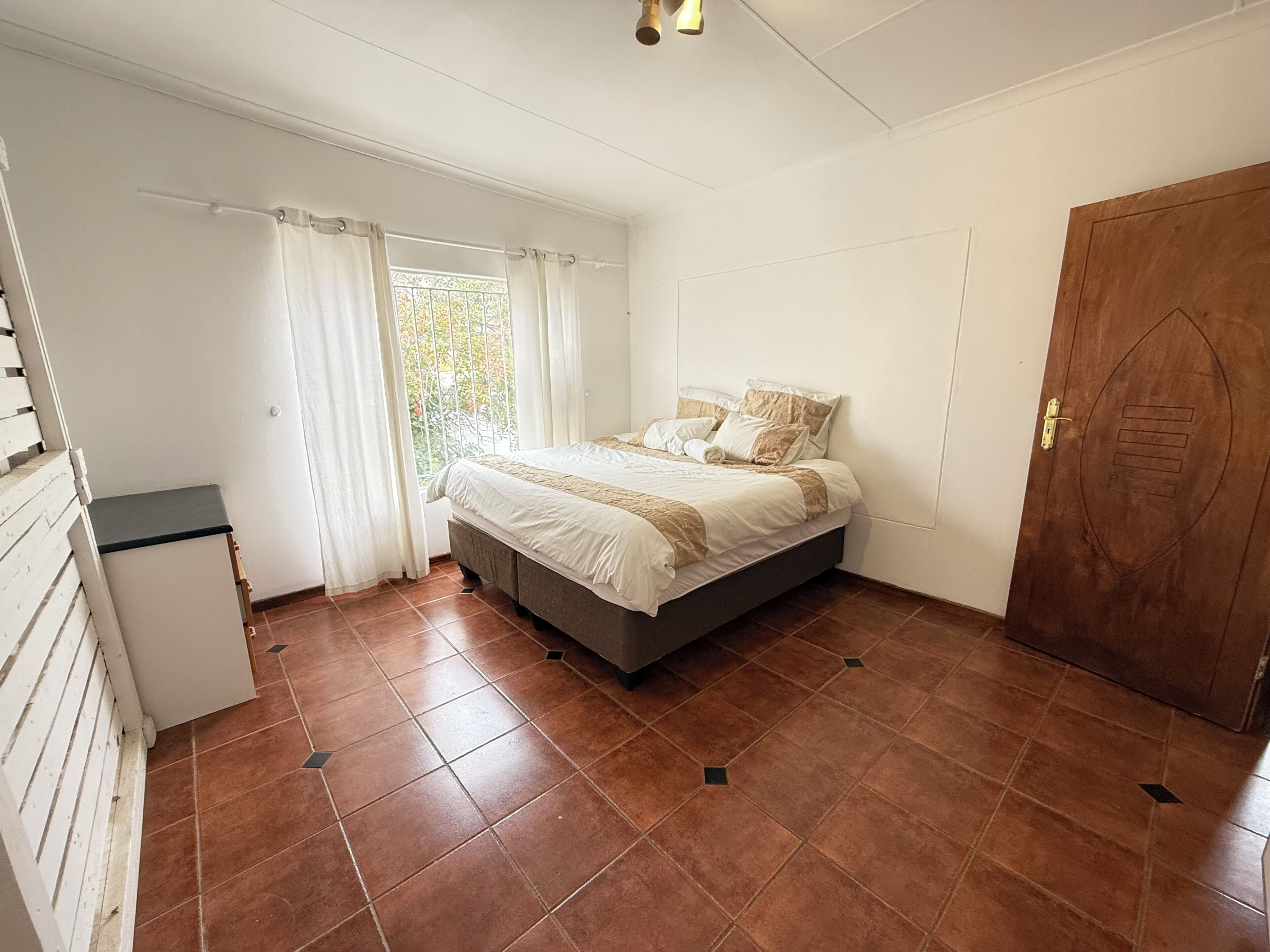 1 غرفة نوم ومكواة/لوح كي وخدمة الإنترنت