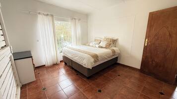 1 habitación, tabla de planchar con plancha y internet