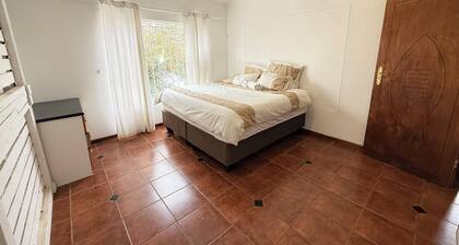 Charming 1-bedroom apartment in lovely Windhoek with AC, in the Kleine Kuppe