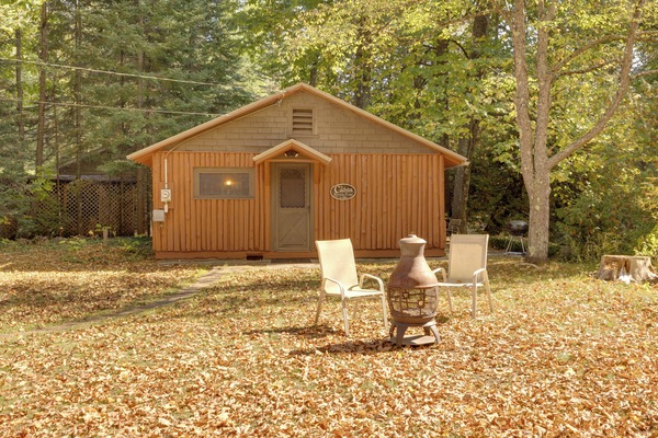 Traverse City Vacation Rental | Studio | 1BA | 1 Step to Enter | 528 Sq Ft