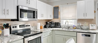 Panther-Ready Home 3 Mi to HPU: Pet Friendly!