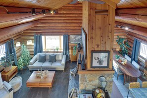 TV, fireplace, books - Explore Fairbanks! Authentic Log Cabin w/ Views (Fairbanks)