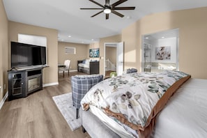 Desk, iron/ironing board, free WiFi, bed sheets - Lakefront Home w/ Mountain Views • Walk to Shops (Sparks)