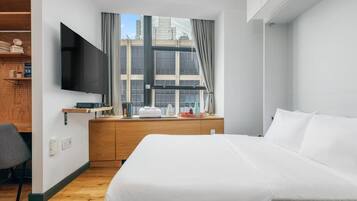 1 habitación, tabla de planchar con plancha, wifi gratis y ropa de cama