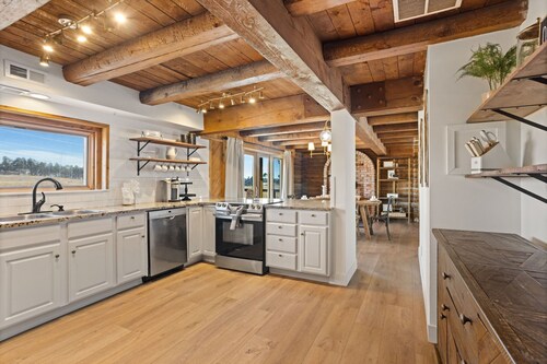 Luxury Log Home Game Room MTN Views King Beds