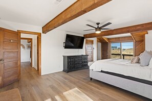 5 عدّة غرف نوم وواي فاي مجانًا وملاءات أسرّة