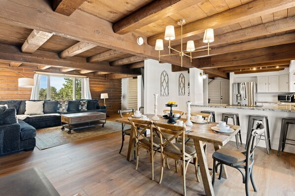 Interior - Luxury Log Home Game Room MTN Views King Beds (Colorado Springs)