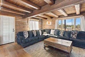 Smart TV, foosball, table tennis - Luxury Log Home Game Room MTN Views King Beds (Colorado Springs)