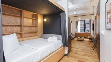 1 habitación, tabla de planchar con plancha, wifi gratis y ropa de cama