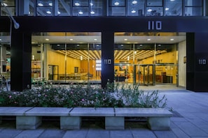 تناول الطعام بالخارج