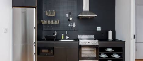 Kühlschrank, Mikrowelle, Ofen, Herdplatte