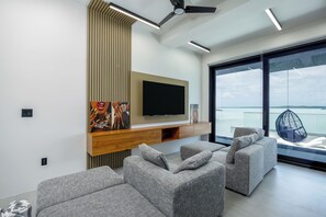Smart TV, ping pong - Luxurious 8-bedroom/ 10 bed/20 person villa/4 pools/Gym/Rooftop - Turks & Caicos (Providenciales)