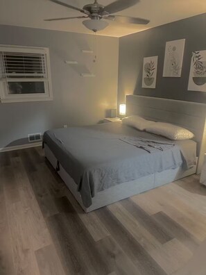 4 bedrooms, iron/ironing board, WiFi, bed sheets - Peaceful 4BR Haven in Stone Mountain GA Large Gameroom (Stone Mountain)