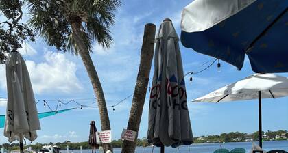 Lake House in Holiday, FL - 10 minute drive to the beach!