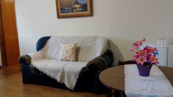 Apartment, Stadtblick | Wohnbereich