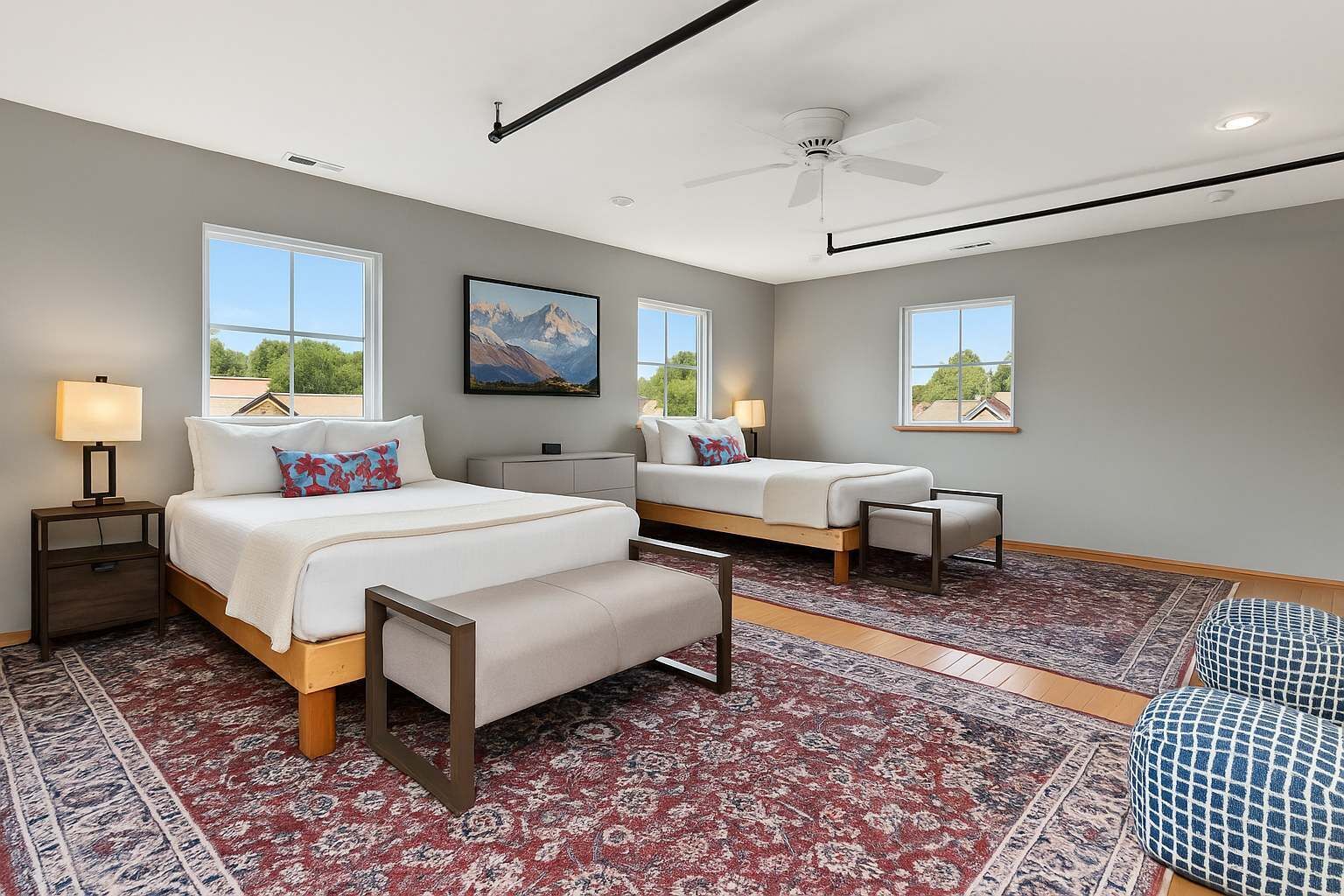 3 habitaciones, escritorio, tabla de planchar con plancha y wifi 