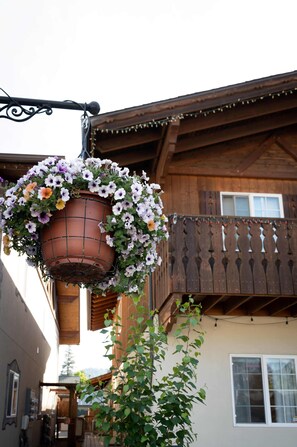 تفاصيل الفندق من الخارج