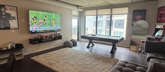 Cozy 1-bedroom condo in nice Cleveland with fitness room, AC downtown Flats East