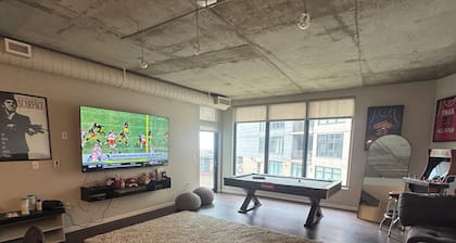 Cozy 1-bedroom condo in nice Cleveland with fitness room, AC downtown Flats East