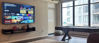 Cozy 1-bedroom condo in nice Cleveland with fitness room, AC downtown Flats East