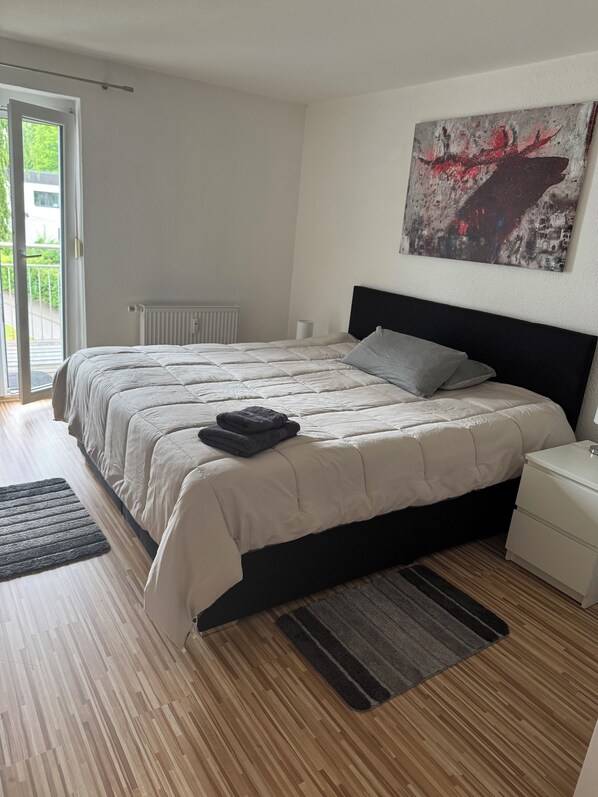 3 bedrooms, iron/ironing board, WiFi, bed sheets - Modern penthouse with panorama & charm close to the city in Villingen (Villingen-Schwenningen)