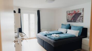 3 bedrooms, iron/ironing board, travel crib, free WiFi