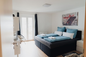 3 chambres, fer et planche à repasser, lit parapluie, Wi-Fi gratuit