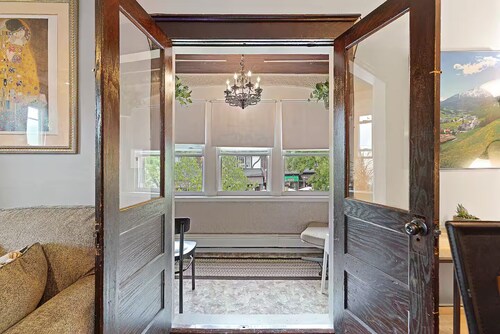 Huge 5BR Historic Home•Town Center