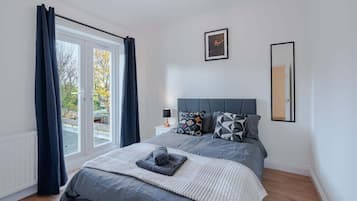 3 bedrooms, iron/ironing board, WiFi, bed sheets