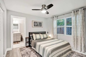 مكواة/لوح كي وواي فاي وملاءات أسرّة