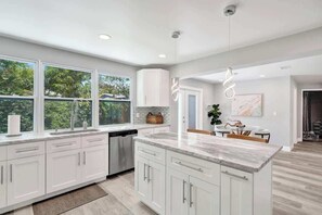 Interior - Charming 3BR Getaway – 10 min to Beach (Pompano Beach)