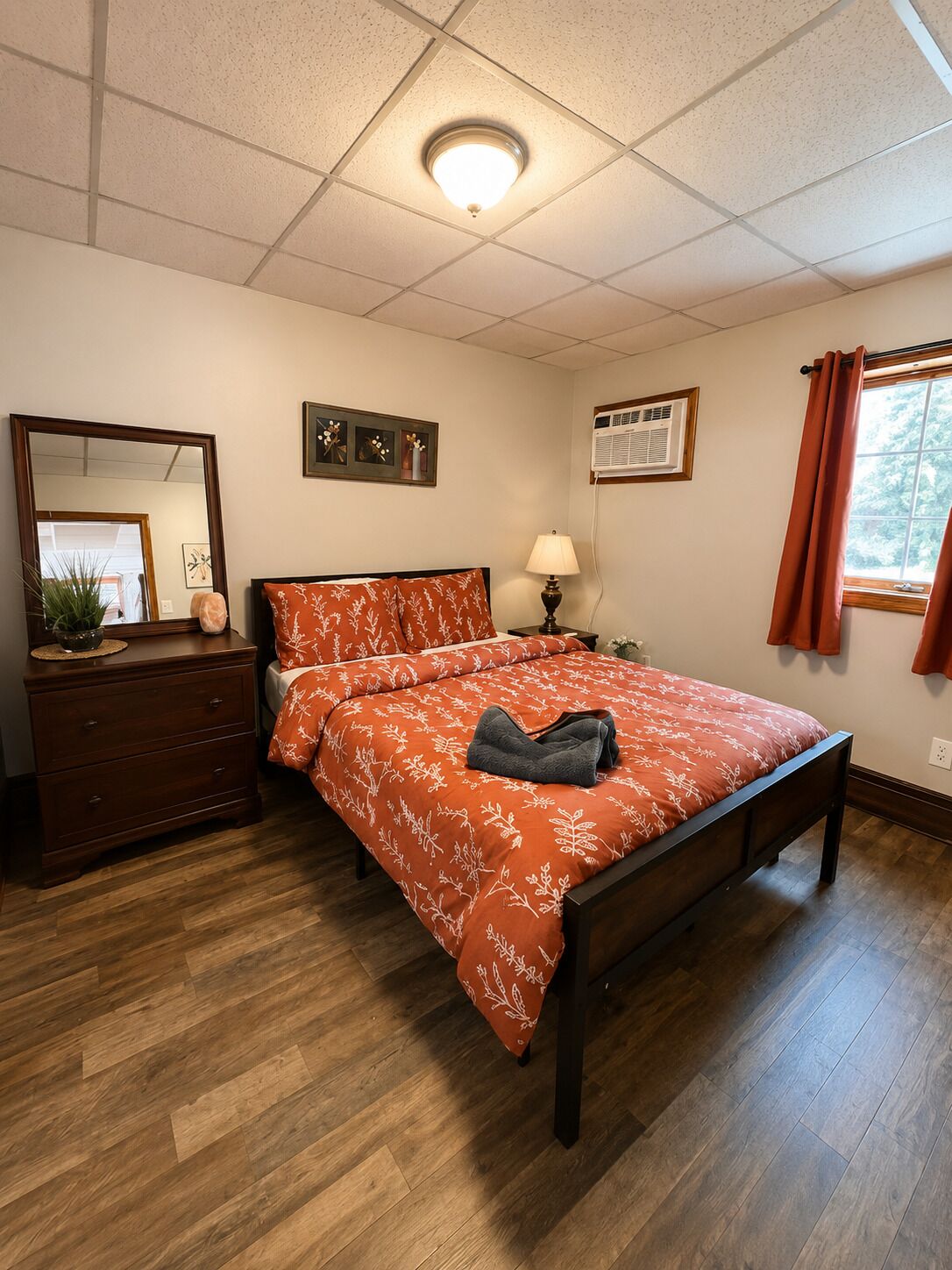 1 bedroom, iron/ironing board, WiFi (free), bed sheets