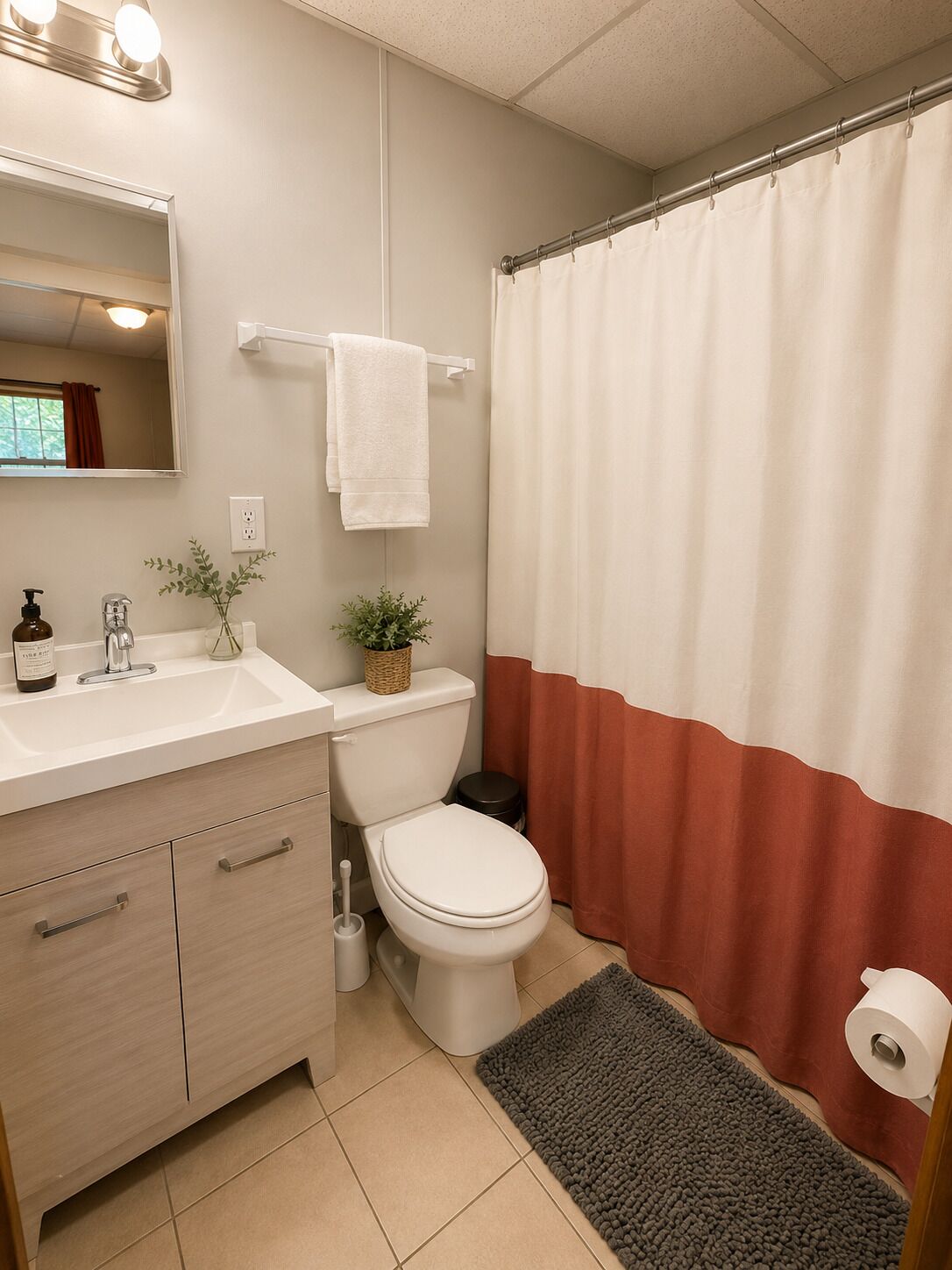 Haartrockner, Handtücher, Seife, Toilettenpapier
