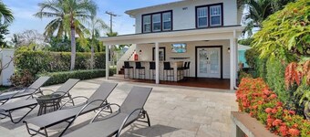 Modern 1BR Retreat w/ Pool & Bar – Lake Worth