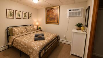 1 bedroom, iron/ironing board, WiFi (free), bed sheets