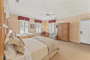 4 bedrooms, iron/ironing board, Internet, bed sheets