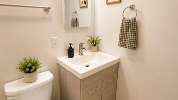 Handtücher, Seife, Toilettenpapier