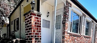 Cozy 1BR End Cottage W/D • Parking •Walk to Train