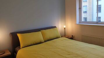 2 bedrooms, iron/ironing board, WiFi