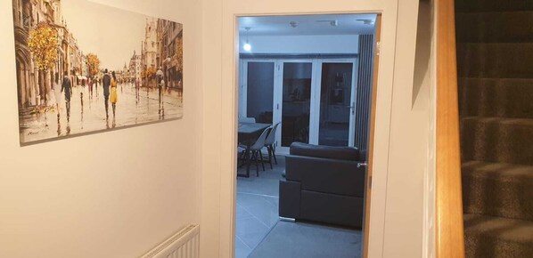 Interior - Oatlands Oasis/FREE Parking/2 Minutes from M74 (Glasgow)