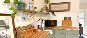 Blue Bonnet Cottage - A Quiet Waco Getaway