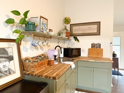 Blue Bonnet Cottage - A Quiet Waco Getaway