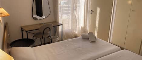 Quarto casal | Escrivaninha, Wi-Fi de cortesia