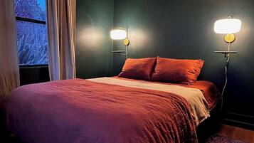 1 bedroom, bed sheets