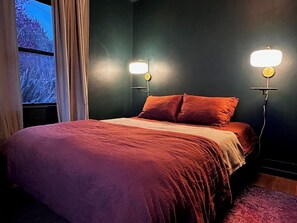 1 bedroom, bed sheets