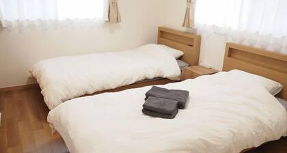 Western-style house for families and groups