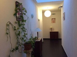 المنشأة من الداخل