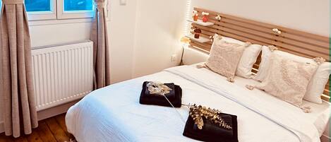 Blackout curtains, free WiFi